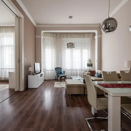 Elegant Near Parliament And The Danube * 부다페스트