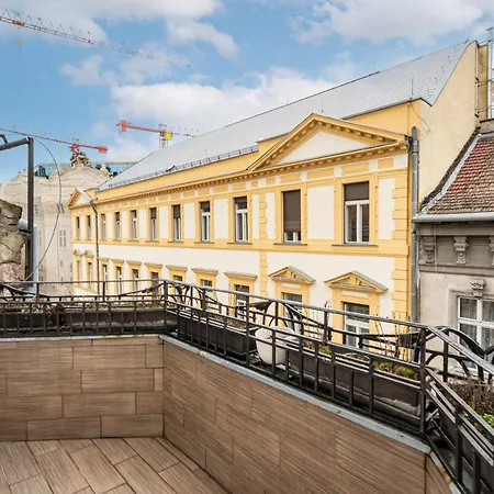 Elegant Near Parliament And The Danube *